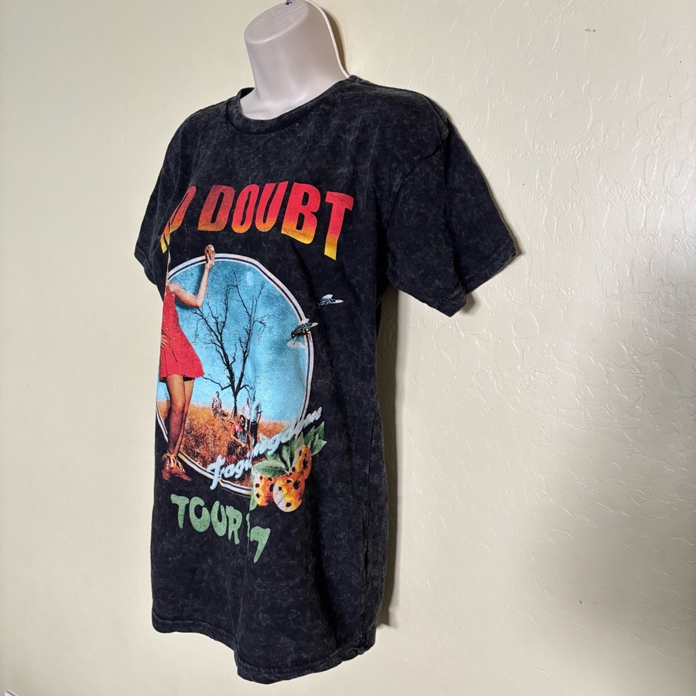 Urban Outfitters No Doubt Tragic Kingdom Tour '97 Graphic Acid Wash Tee Black - Picture 4 of 16